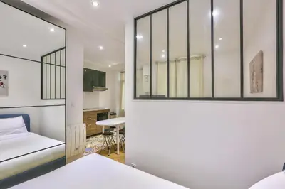 Un ou plusieurs lits dans un hébergement de l'établissement Bonne Nouvelle Paris 2e Charmant appartement 4P