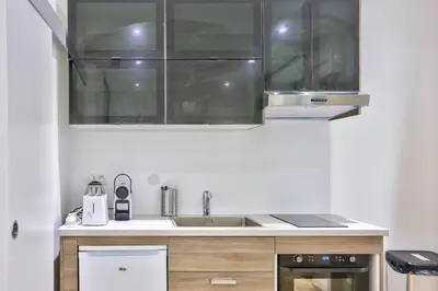 Cuisine ou kitchenette dans l'établissement Bonne Nouvelle Paris 2e Charmant appartement 4P