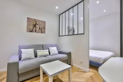 Un ou plusieurs lits dans un hébergement de l'établissement Bonne Nouvelle Paris 2e Charmant appartement 4P