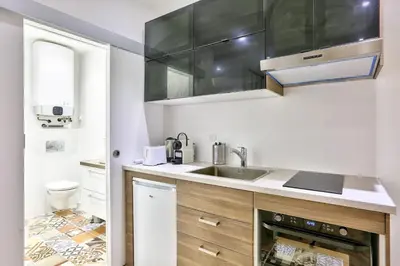 Cuisine ou kitchenette dans l'établissement Bonne Nouvelle Paris 2e Charmant appartement 4P