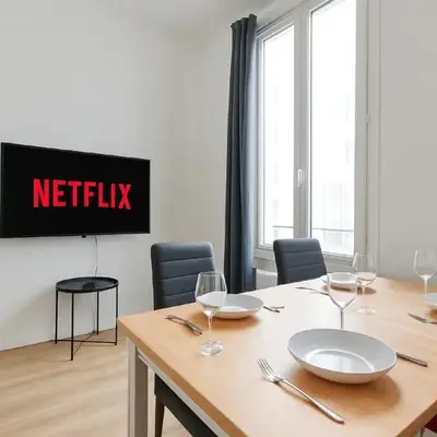 Eiffel Tower 2 Heart of Paris 1BR-4P with NetFlix