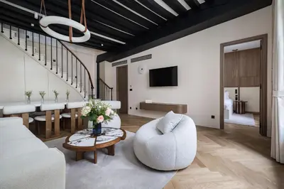 Télévision ou salle de divertissement dans l'établissement Oniri - Serviced Apartment in Le Marais - Rue du Roi de Sicile