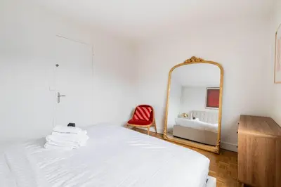 Un ou plusieurs lits dans un hébergement de l'établissement Appartement Paisible proche parc des princes - 4P