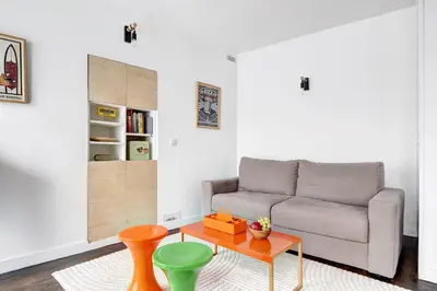 Coin salon dans l'établissement Suite Beausire charme parisien au cœur du Marais