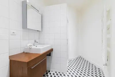Salle de bains dans l'établissement Appartement cosy refait a neuf - Paris 19 - 4P