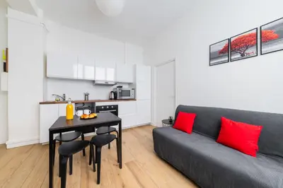 Cuisine ou kitchenette dans l'établissement Appartement cosy refait a neuf - Paris 19 - 4P