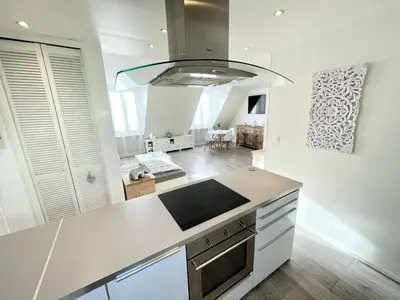 Cuisine ou kitchenette dans l'établissement Ideally located , Eiffel Tower view