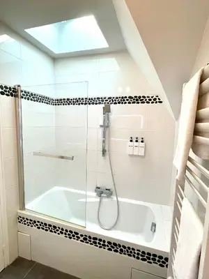 Salle de bains dans l'établissement Ideally located , Eiffel Tower view