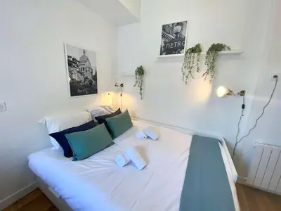 Un ou plusieurs lits dans un hébergement de l'établissement New 468 Suite Eddy - Cosy Apartment Paris Center