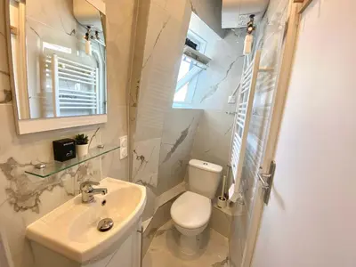 Salle de bains dans l'établissement New 468 Suite Eddy - Cosy Apartment Paris Center