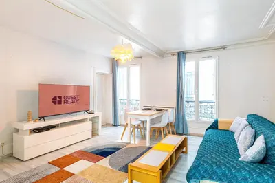 Télévision ou salle de divertissement dans l'établissement GuestReady - Charming Retreat in La Roquette