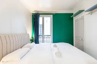 Un ou plusieurs lits dans un hébergement de l'établissement GuestReady - Charming Retreat in La Roquette