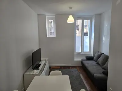 Télévision ou salle de divertissement dans l'établissement 26 rue Jean de la Fontaine - Bail mobilité
