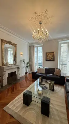 Coin salon dans l'établissement Champs Elysée Apprt II