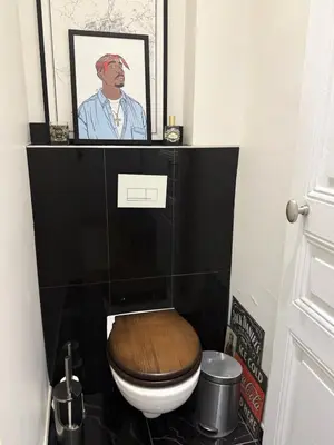 Salle de bains dans l'établissement Parisian Apartment for 3 People - Paris Parc des Princes WiFi & Metro