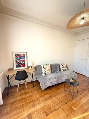 Coin salon dans l'établissement Parisian Apartment for 3 People - Paris Parc des Princes WiFi & Metro