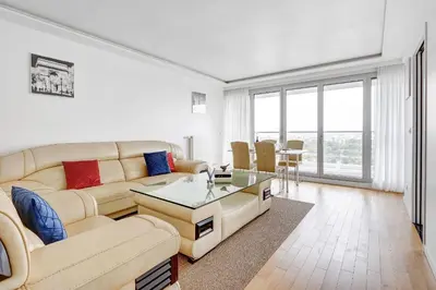 Coin salon dans l'établissement Suite Mitterand, Penthouse Parisien avec balcon