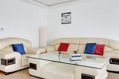 Coin salon dans l'établissement Suite Mitterand, Penthouse Parisien avec balcon