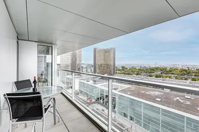 Balcon ou terrasse dans l'établissement Suite Mitterand, Penthouse Parisien avec balcon
