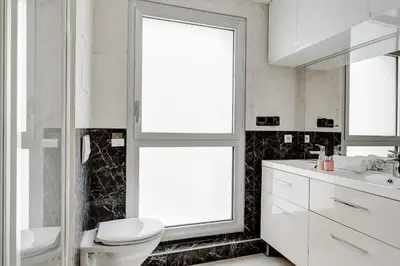Salle de bains dans l'établissement Suite Mitterand, Penthouse Parisien avec balcon