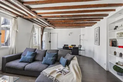 Coin salon dans l'établissement Madeleine & Champs-Élysées - 2BR - Paris Vacation Rentals