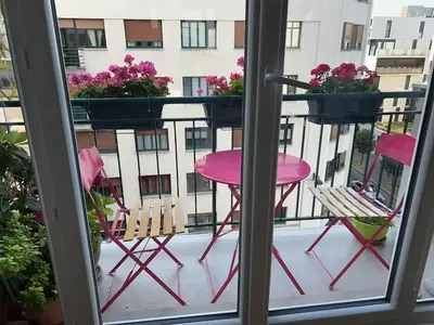 Balcon ou terrasse dans l'établissement Vue sur la tour Eiffel, agréable appartement T2