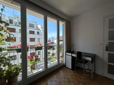 Balcon ou terrasse dans l'établissement Vue sur la tour Eiffel, agréable appartement T2