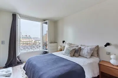 Un ou plusieurs lits dans un hébergement de l'établissement Charming Apartment 1 bedroom heart 16th in Paris