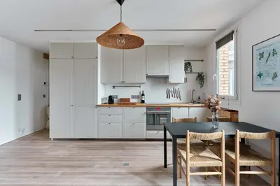 Cuisine ou kitchenette dans l'établissement Charming Apartment 1 bedroom heart 16th in Paris
