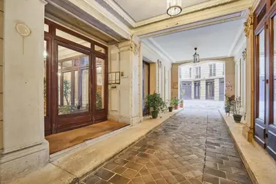 Façade ou entrée de l'établissement Chic Saint Honoré Luxury Stay with AC