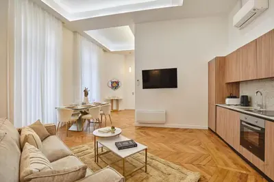 Cuisine ou kitchenette dans l'établissement Chic Saint Honoré Luxury Stay with AC