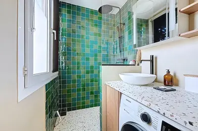 Cuisine ou kitchenette dans l'établissement Bright apartment in Mouzaïa Paris 19th arrondissement