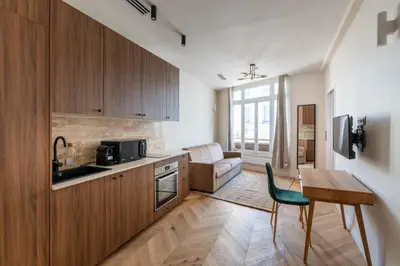 Cuisine ou kitchenette dans l'établissement Newly renovated cosy apartment for 4 in Bastille