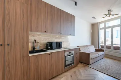 Cuisine ou kitchenette dans l'établissement Newly renovated cosy apartment for 4 in Bastille