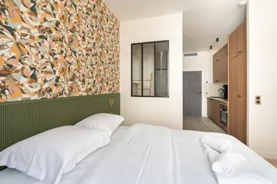 Un ou plusieurs lits dans un hébergement de l'établissement Spacious Cosy Apartment for 2 Bastille Paris