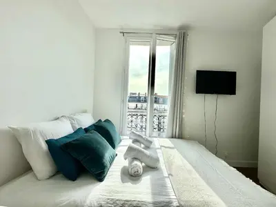 Un ou plusieurs lits dans un hébergement de l'établissement New 355 Suite Celine- Cosy Apartment Paris Center