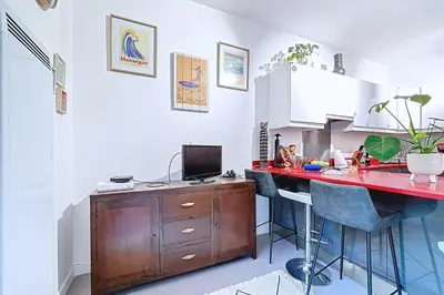 Cuisine ou kitchenette dans l'établissement Charmant 2 pièces au cœur de Levallois