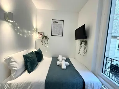 Un ou plusieurs lits dans un hébergement de l'établissement New 411 Suite Charles- Cosy Apartment Paris Center
