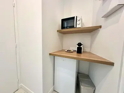 Télévision ou salle de divertissement dans l'établissement New 411 Suite Charles- Cosy Apartment Paris Center