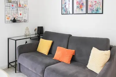 Coin salon dans l'établissement Studio cosy sur cour - Centre de Paris