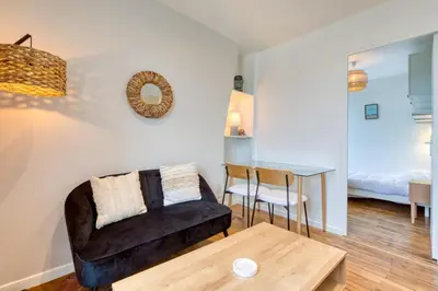 Coin salon dans l'établissement On Room Last Floor - Batignolles