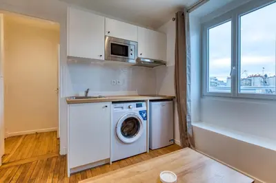 Cuisine ou kitchenette dans l'établissement On Room Last Floor - Batignolles