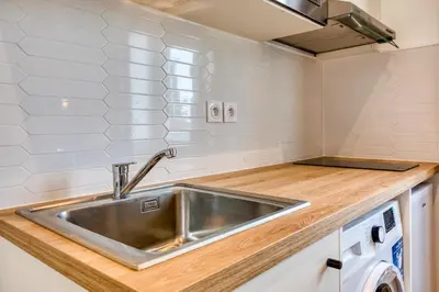 Cuisine ou kitchenette dans l'établissement On Room Last Floor - Batignolles