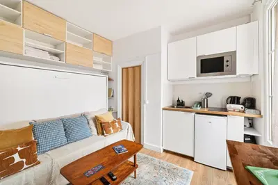 Cuisine ou kitchenette dans l'établissement Lovely Studio 10 mn walk to Louvre & Latin Quarter