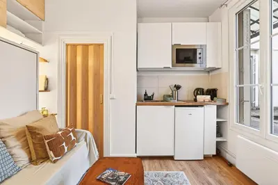 Cuisine ou kitchenette dans l'établissement Lovely Studio 10 mn walk to Louvre & Latin Quarter