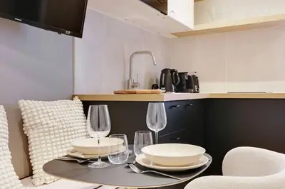 Cuisine ou kitchenette dans l'établissement Appartements Ramey