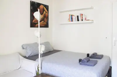 Un ou plusieurs lits dans un hébergement de l'établissement Studio lumineux avec balcon Porte de Versailles