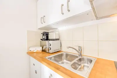 Cuisine ou kitchenette dans l'établissement Petit cocon parisien - Métro au pied - Alexandre Dumas