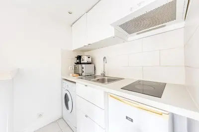 Cuisine ou kitchenette dans l'établissement Studio Urbain tout équipé - Face au Métro 2