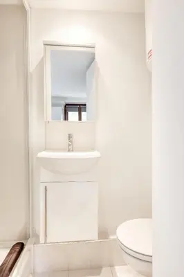 Salle de bains dans l'établissement Studio Urbain tout équipé - Face au Métro 2